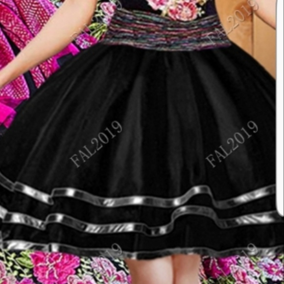 Black with fuchsia flowered dresses - Picture 3 of 4